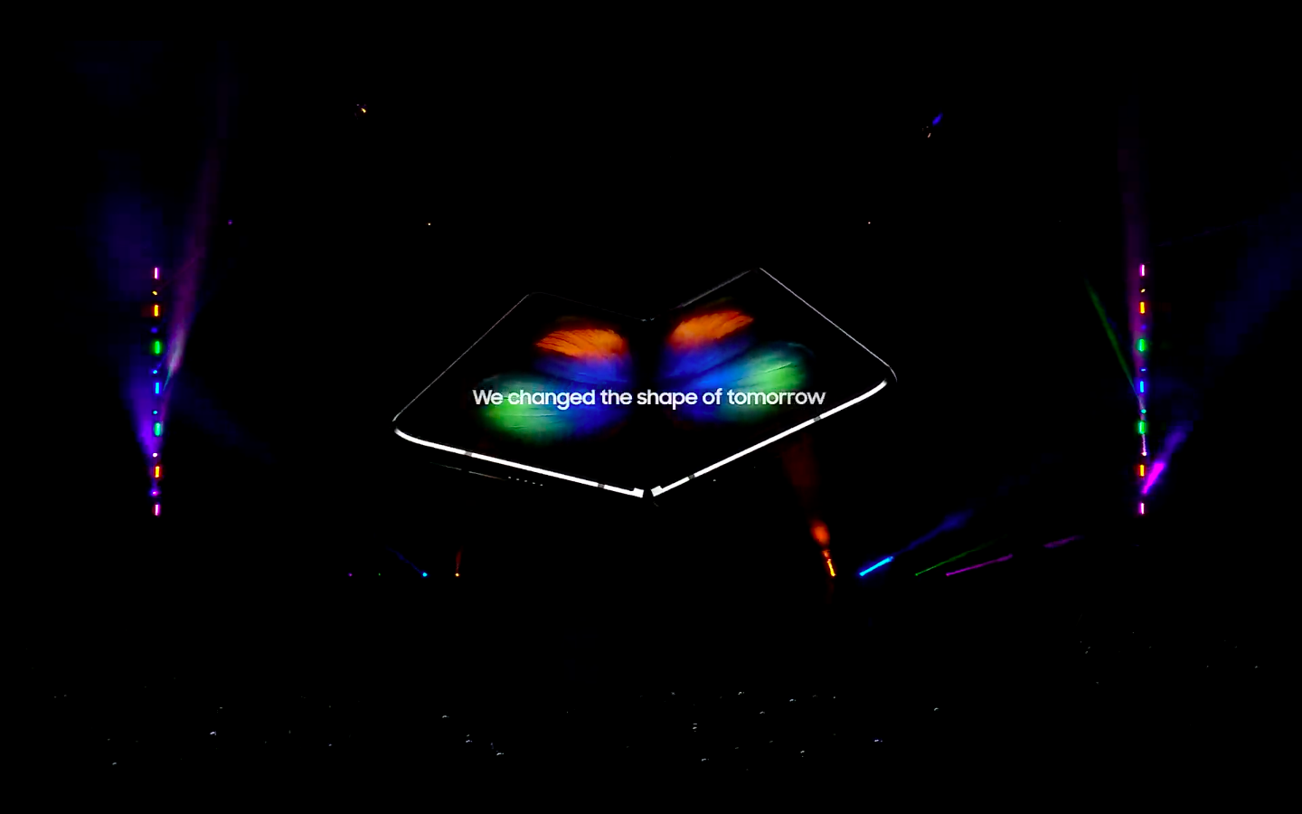 Samsung Galaxy Fold - первый складной смартфон компании