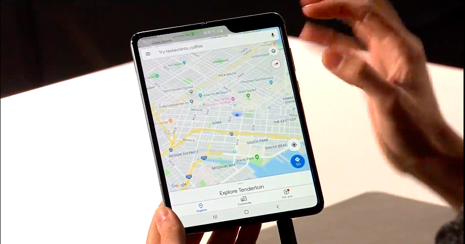 Вид Samsung Galaxy Fold в разложенном варианте