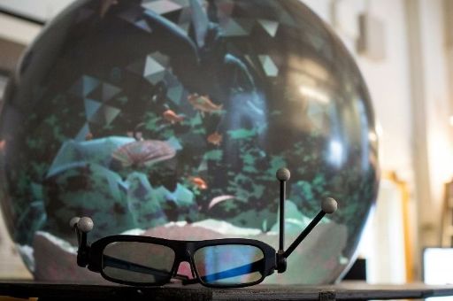 Ученые создали сферический VR-дисплей для двух пользователей