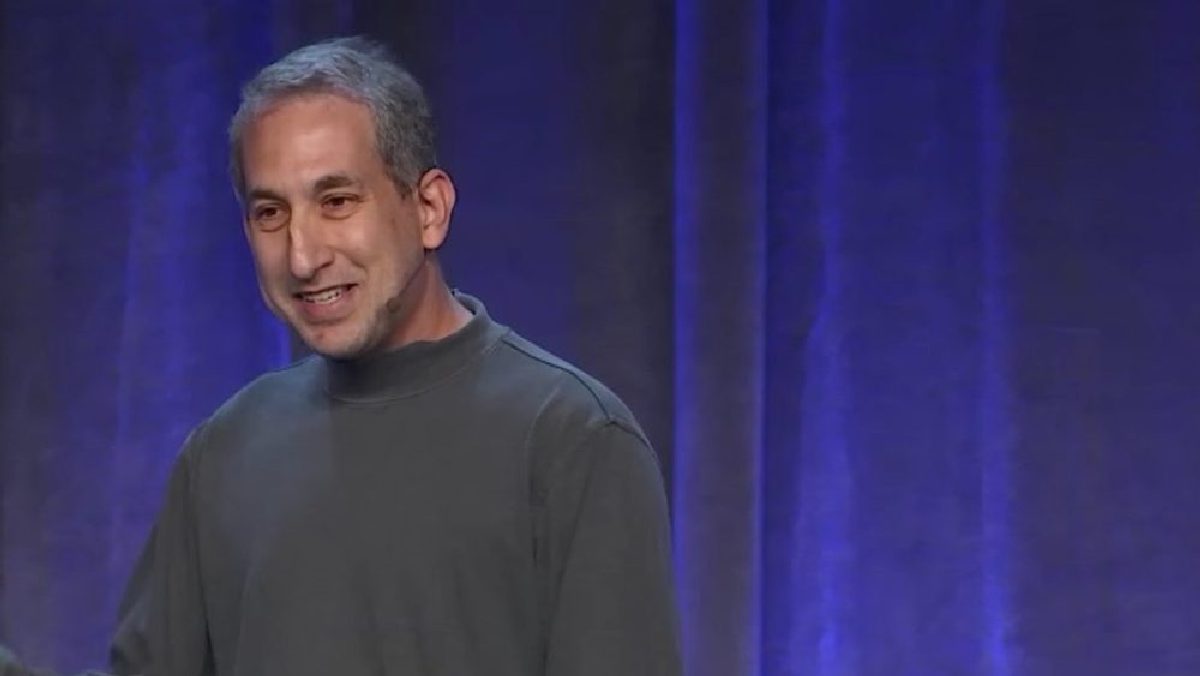 Ави Бар-Зеев известен  в качестве одного из создателей гарнитуры HoloLens