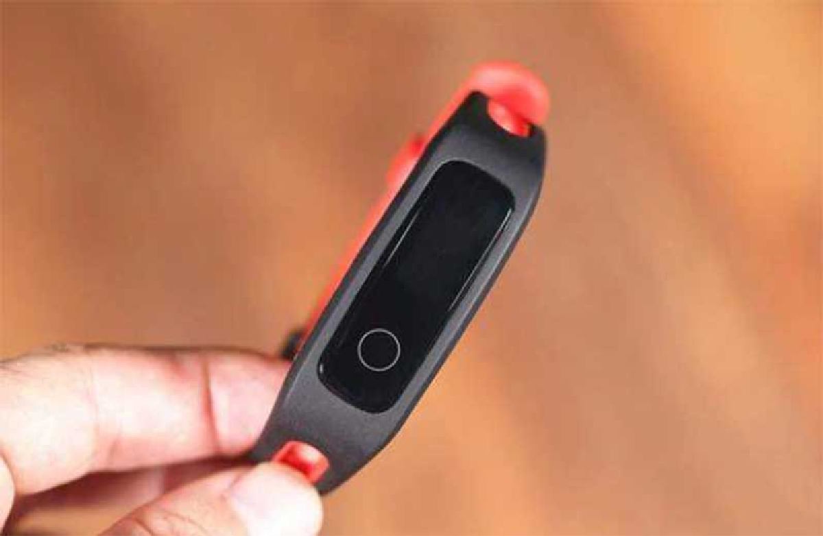 Фитнес-трекеры станут стильным и очень полезным подарком