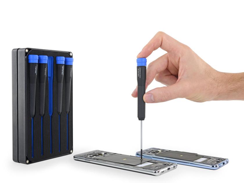 Одна отвертка Phillips откручивает все винты