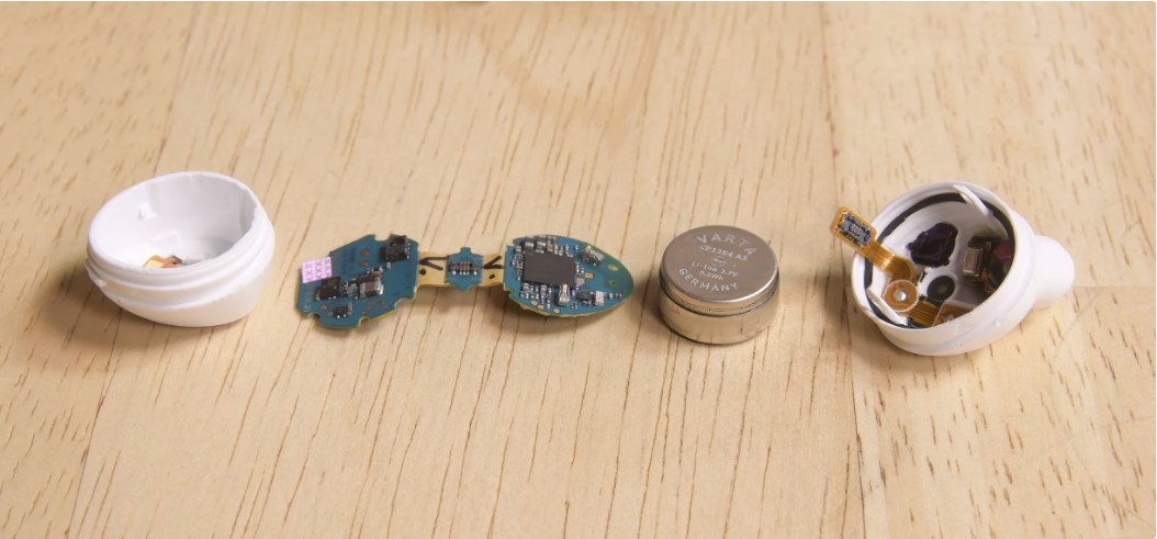 Наушники Galaxy Buds в разобранном виде