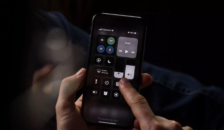 Визуализация того, как Apple Control Center может выглядеть в «темном режиме»