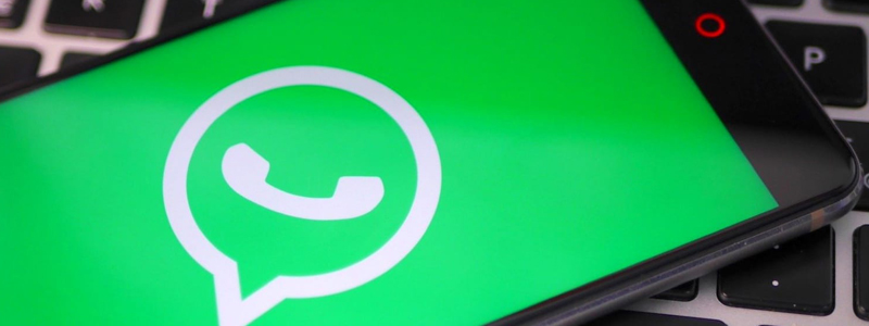 Сооснователь WhatsApp призвал удалить Facebook