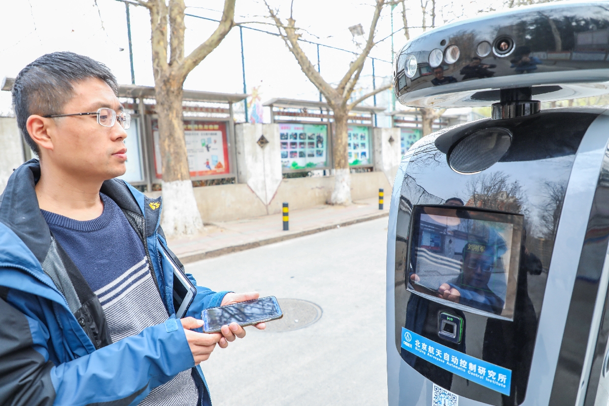 Устройство будет патрулировать территорию комплекса по ночам