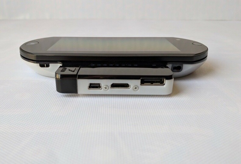 Разъемы в PS Vita DEM-3000H84