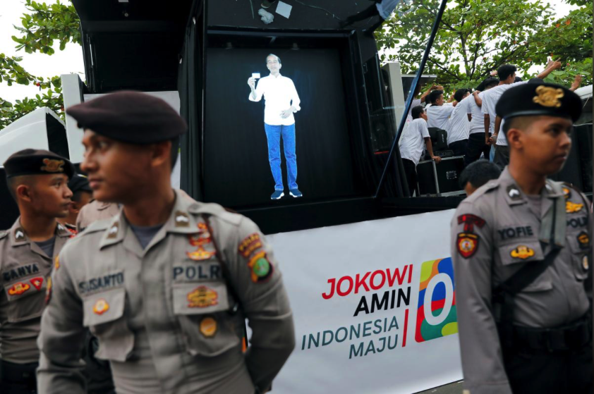 Голограмма кандидата в президенты Индонезии Джоко Видодо 