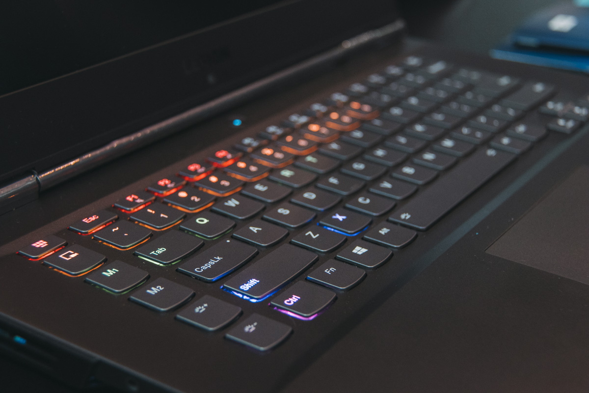Старшая модель, Y740, оснащена видеокартой GeForce RTX 2060 Max-Q