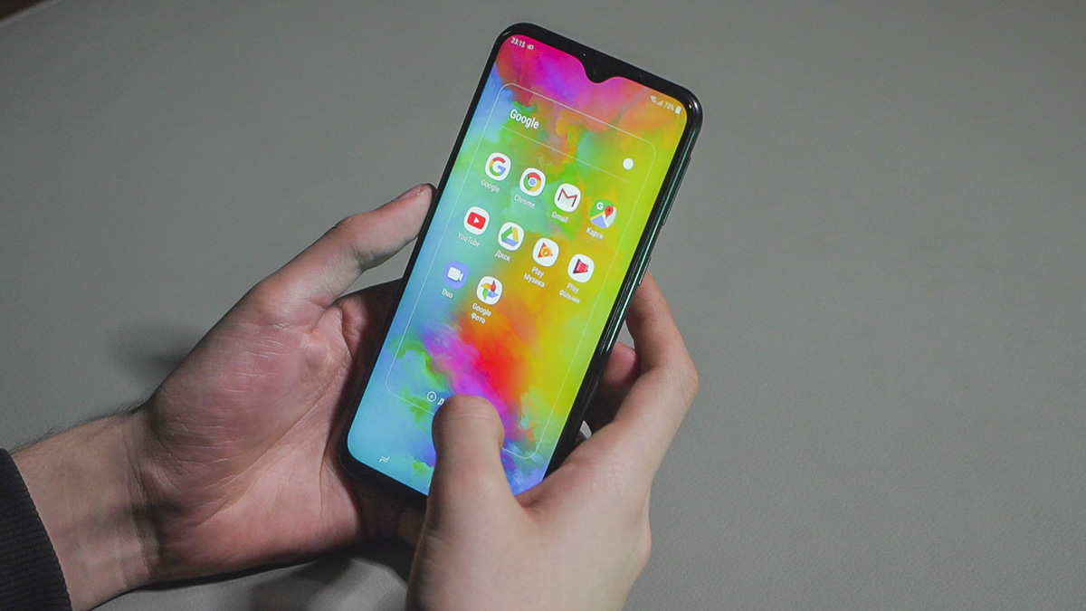 Дисплей у смартфона называется Infinity-V и имеет диагональ в 6,3 дюйма