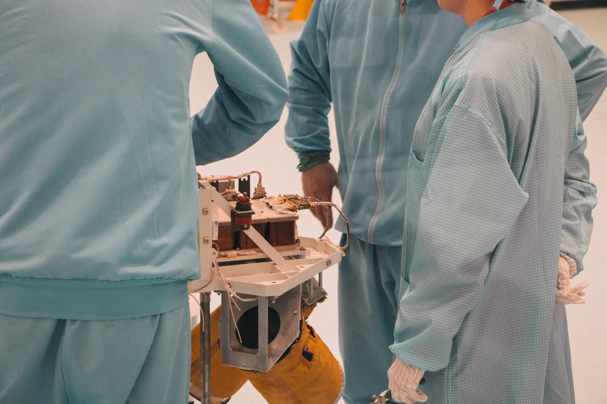 Класс чистоты помещения равен 100 000 по стандарту Fed.St.209D