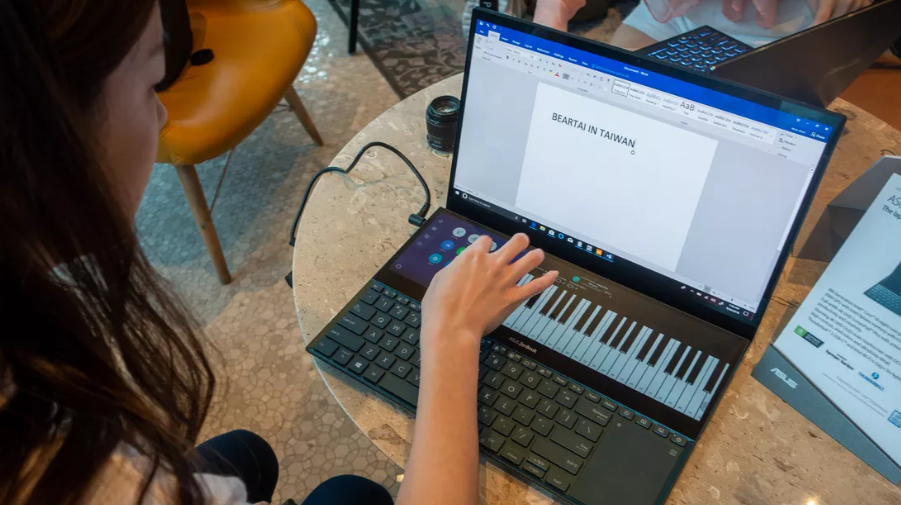 ZenBook Pro Duo с двумя 4K-дисплеями