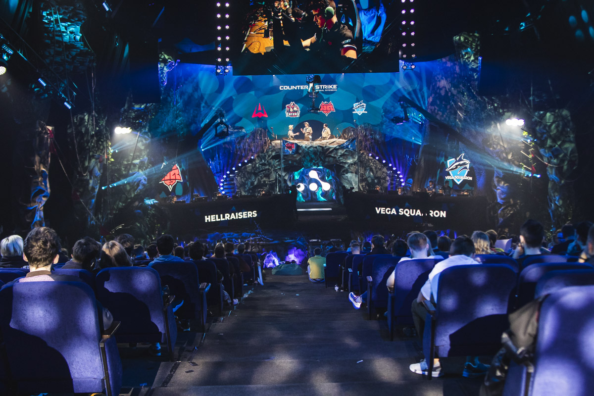 Общий вид на сцену Общий вид на сцену