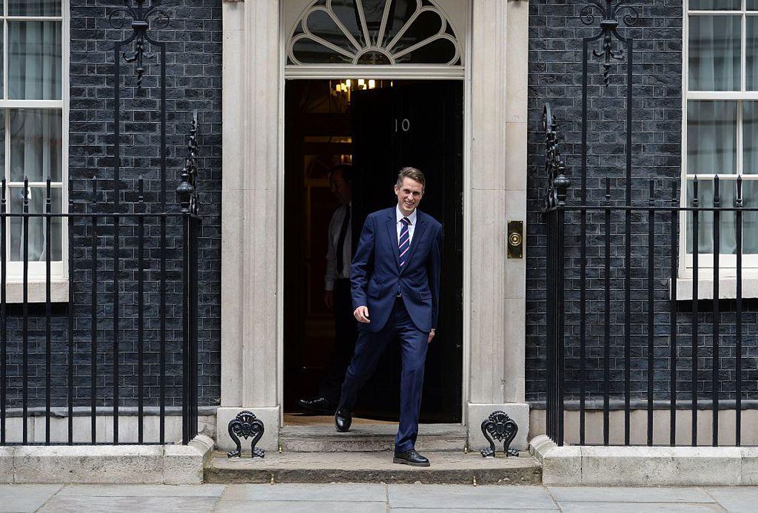 Министр обороны Великобритании уволен из-за утечки Huawei