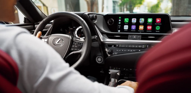 Lexus добавляет CarPlay в автомобили 2018 года, но не бесплатно