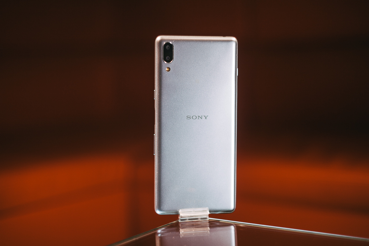 Внешне он не особо отличается от конкурентов. Держать в руке довольно удобно