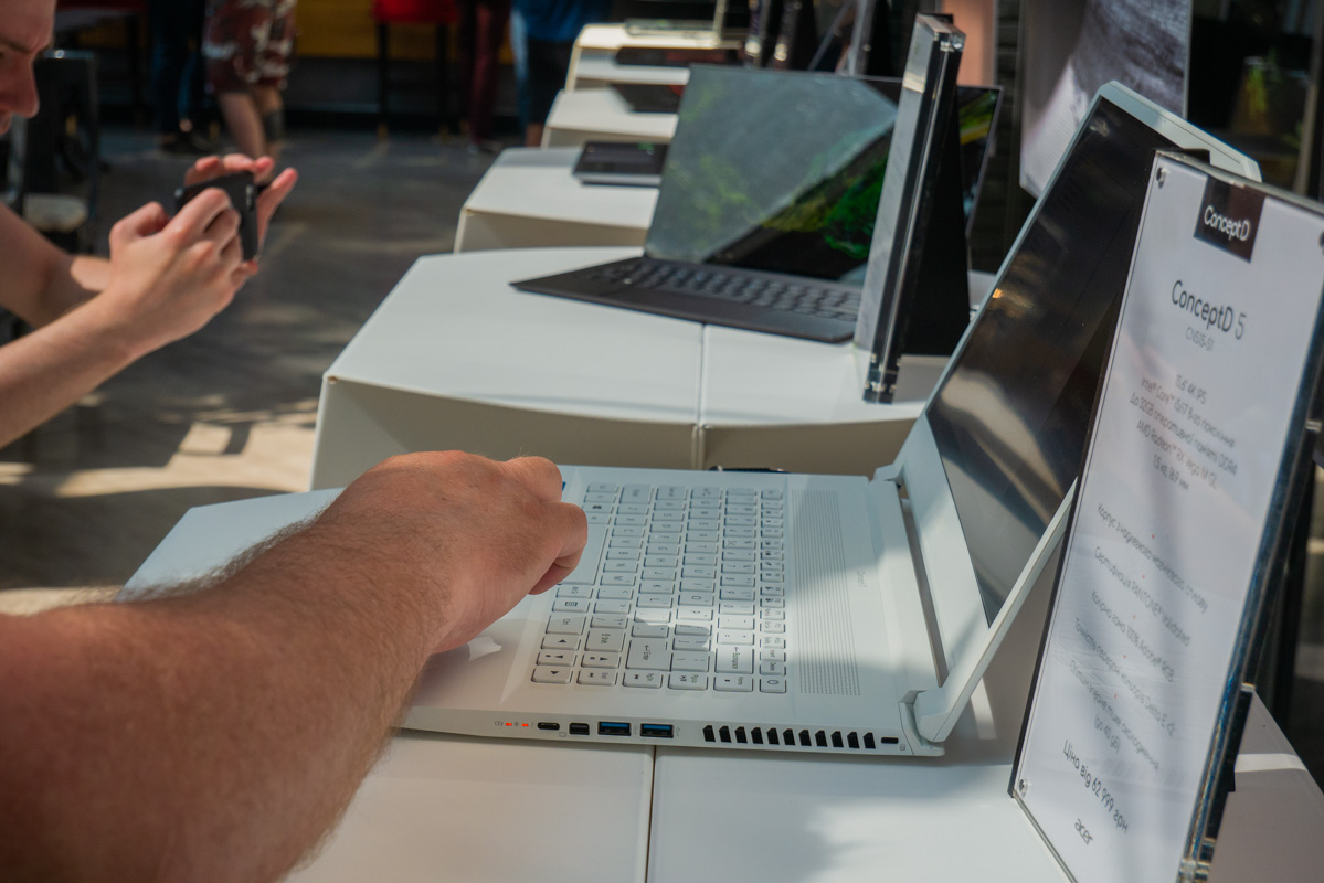 ConceptD 5 работает на процессоре Intel Core i7 восьмого поколения