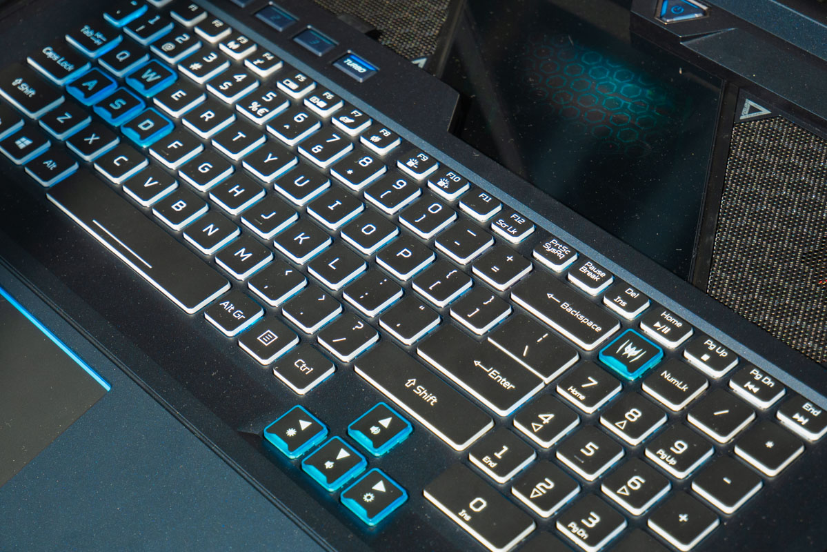 Predator Helios 700 также имеет игровые клавиши WASD