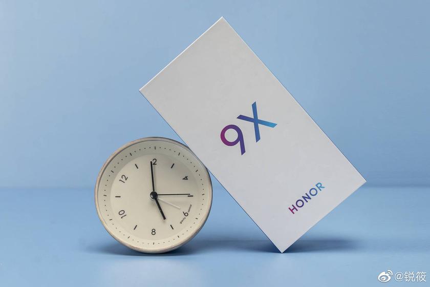 Остается ожидать официальной презентации Honor