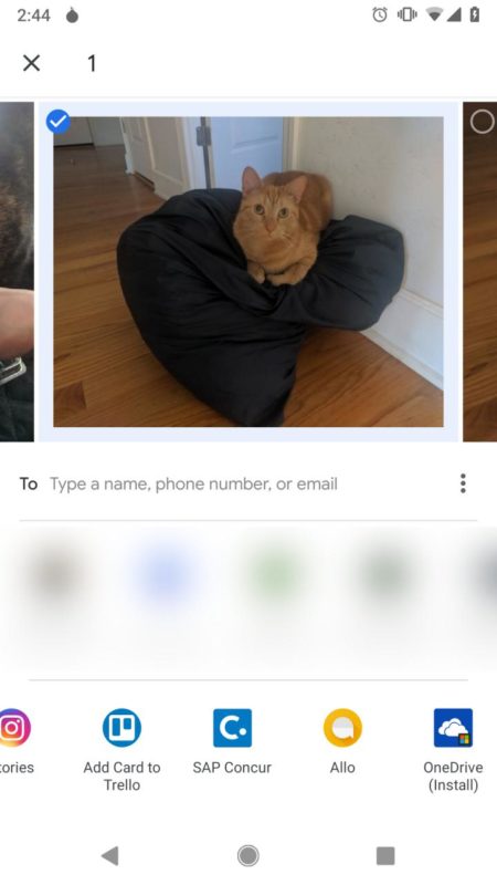 Реклама Microsoft OneDrive в меню обмена фотографиями.