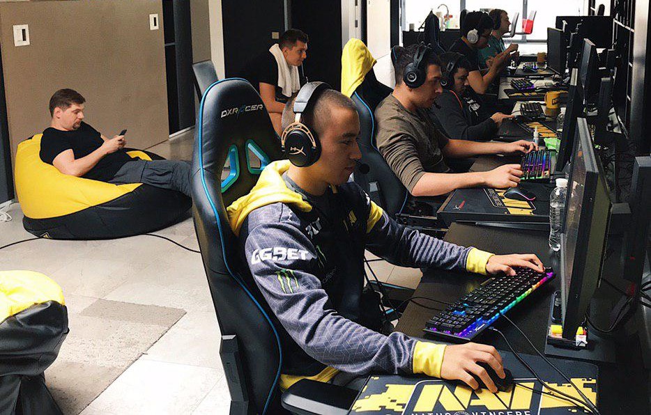 Команда NaVi сыграет на главном мировом турнире по Dota 2