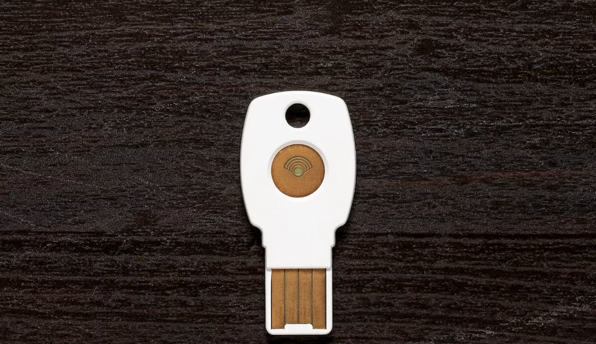 Google Titan теперь можно купить в Канаде, Японии, Великобритании и Франции