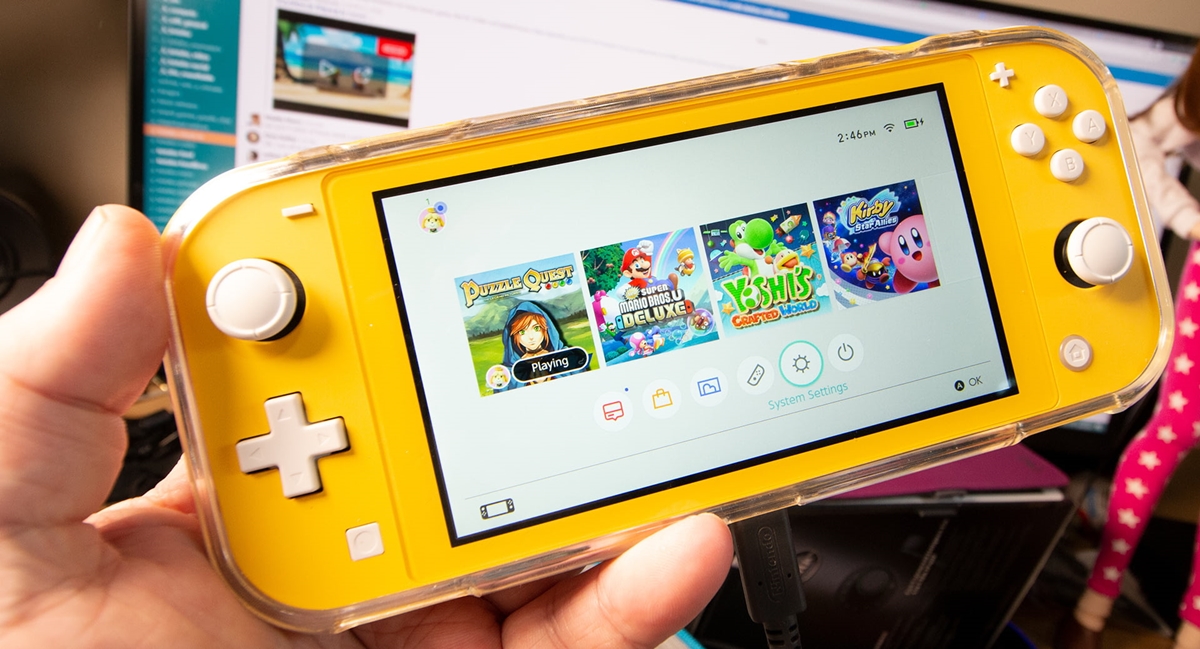 Новая консоль получила уменьшенный экран