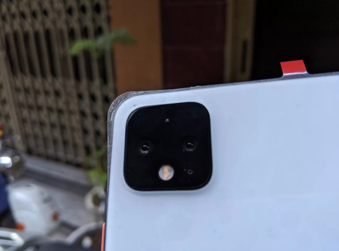 В сети появились новые фотографии Google Pixel 4 XL