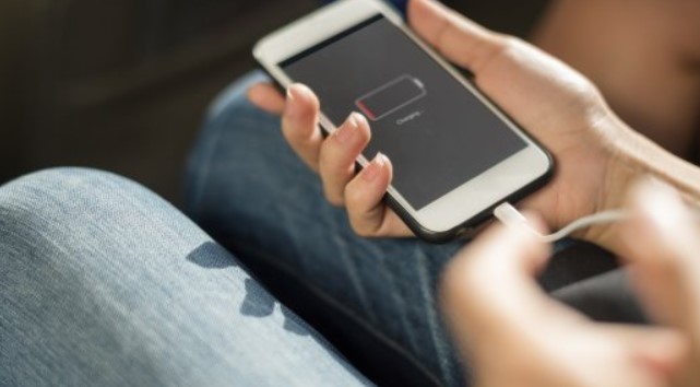 В Казахстане умерла школьница, уснувшая со смартфоном В Казахстане умерла школьница, уснувшая со смартфоном