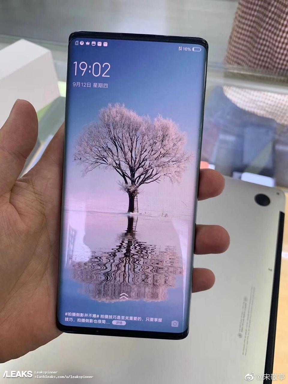 Vivo Nex 3 является первым мобильным устройством, оснащенным экраном-водопадом. 