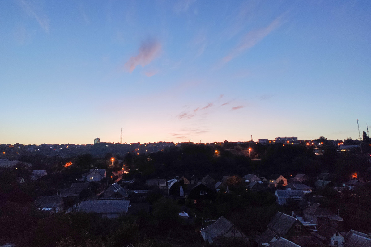 Широкоугольный объектив также на уровне