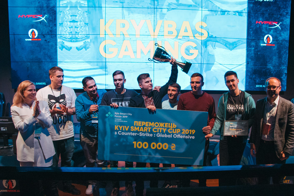 Награждение победителей турнира по CS:GO