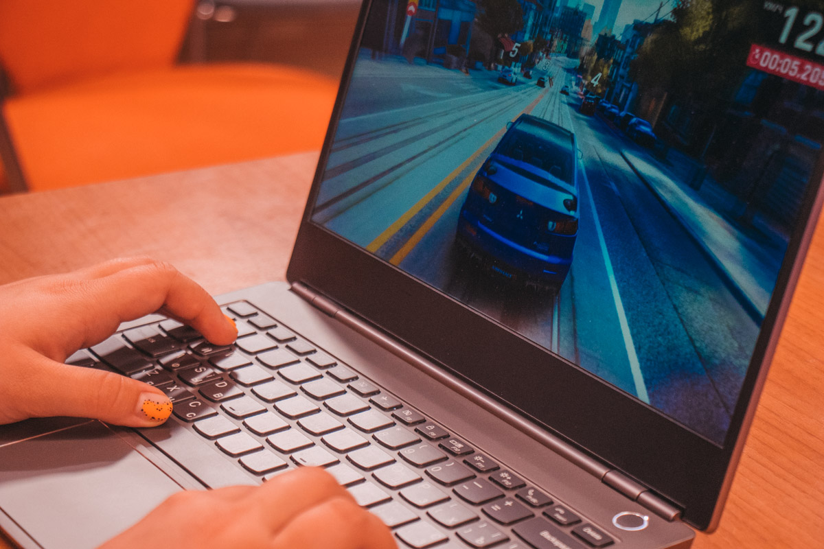 В грі він показав себе добре, але періодично вимикав гру