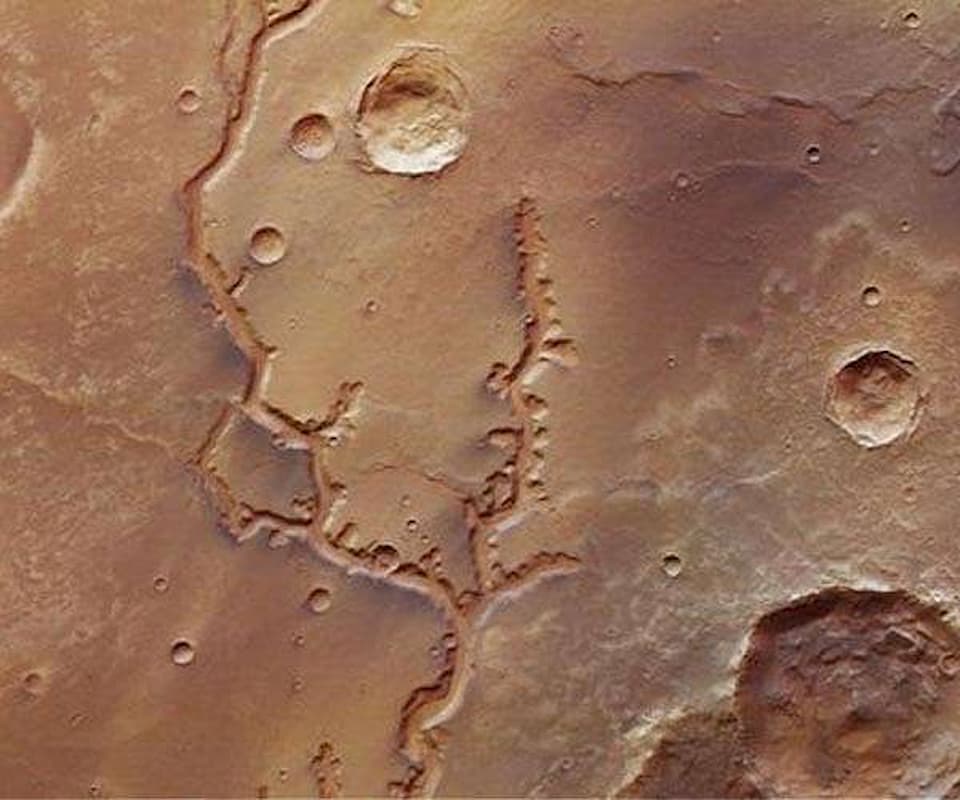 На Марсе сфотографировали высохшую реку