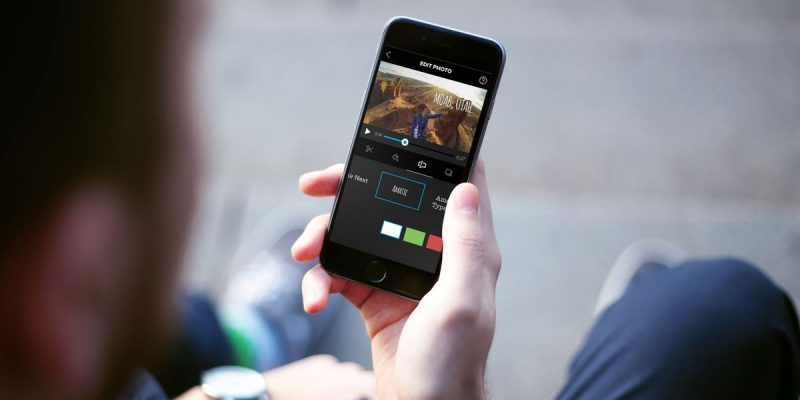 На смартфоне можно тут же редактировать фото