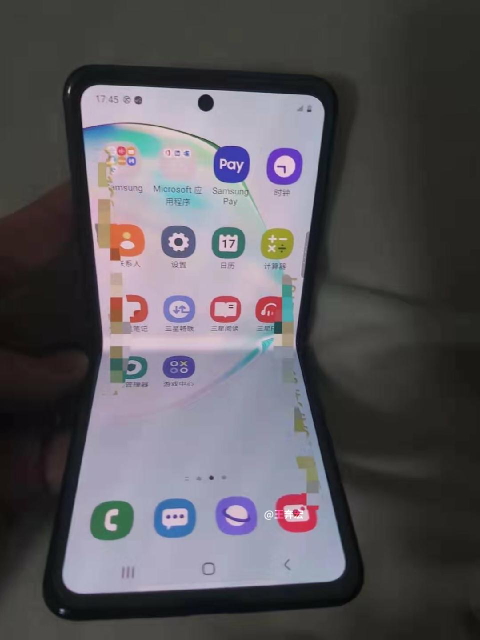 Экран с вырезом по центру, как у Galaxy Note 10 Экран с вырезом по центру, как у Galaxy Note 10