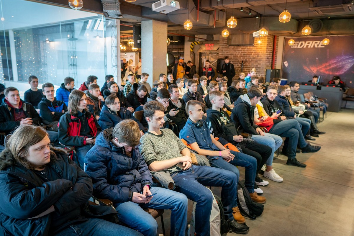 Собралось много зрителей