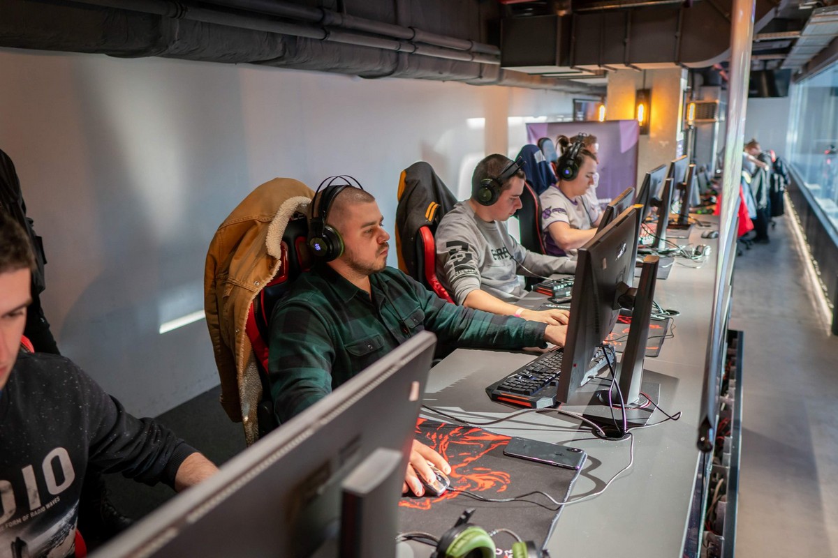 Напряженный поединок