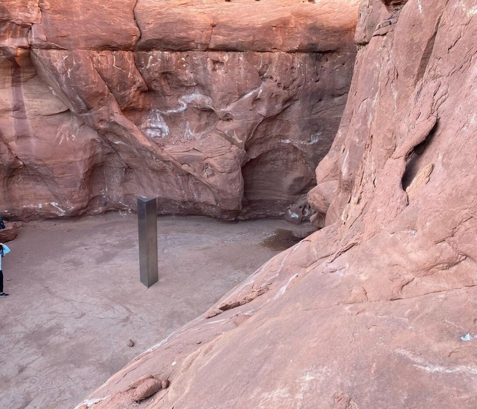 Таинственный монолит в штате Юта внезапно исчез, как и все упоминания о нем