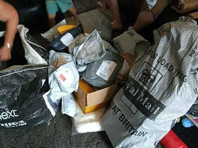 Некоторые посылки доставляла Британская Королевская почта Некоторые посылки доставляла Британская Королевская почта