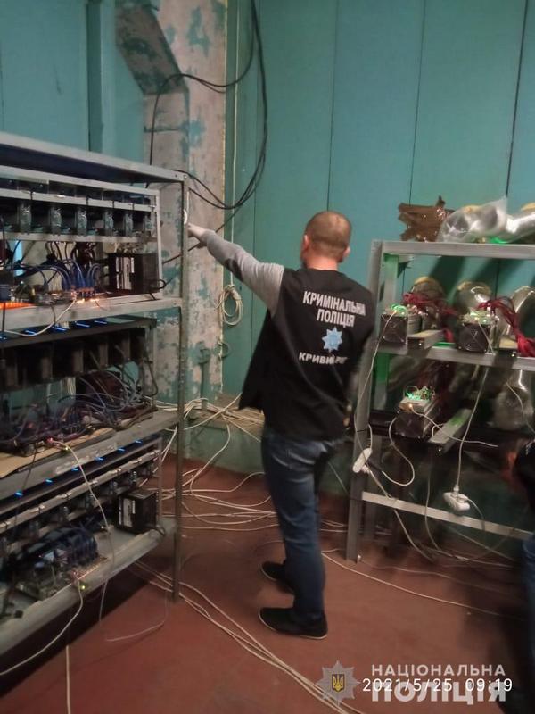 В Кривом Роге полиция обнаружила ферму для майнинга криптовалют, которая воровала электроэнергию